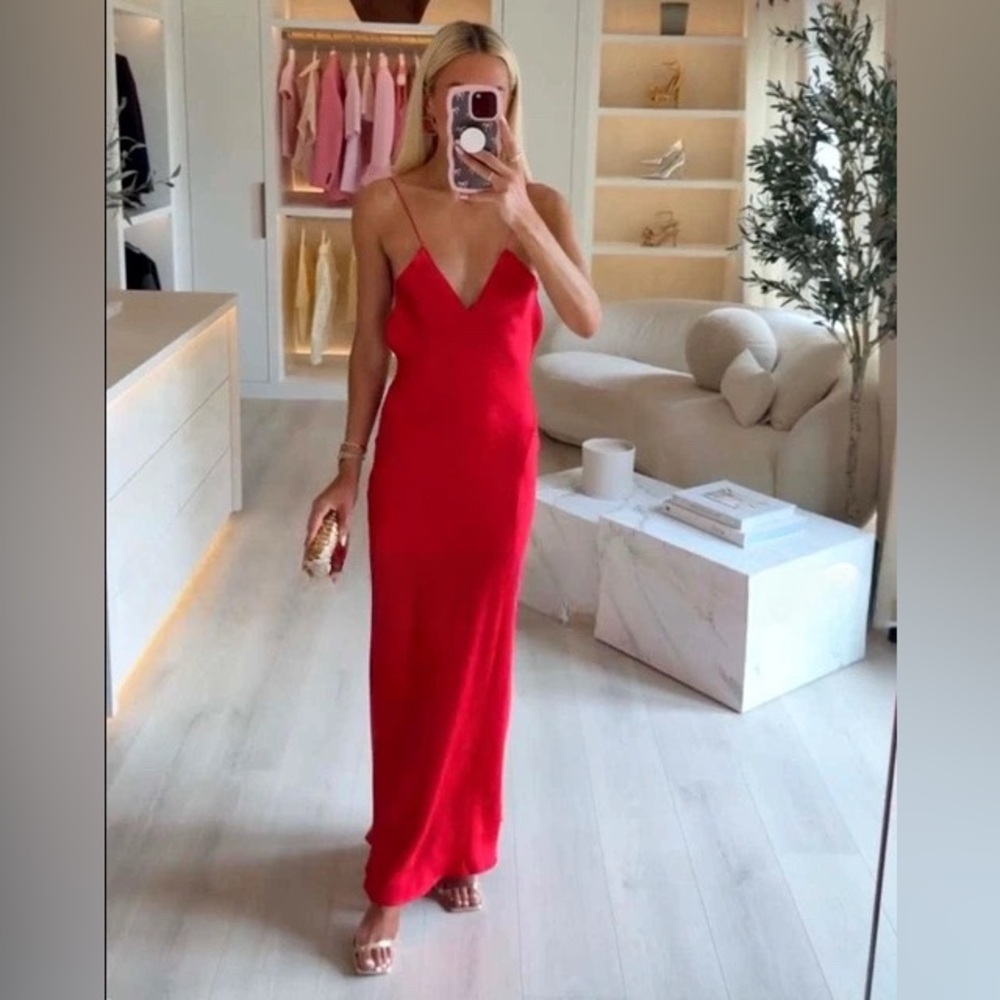 ๐(NWOT) ZARA Bloggers Fav Open Back Satin Maxi Dress in Red. Size SMALL - Picture 2 of 16